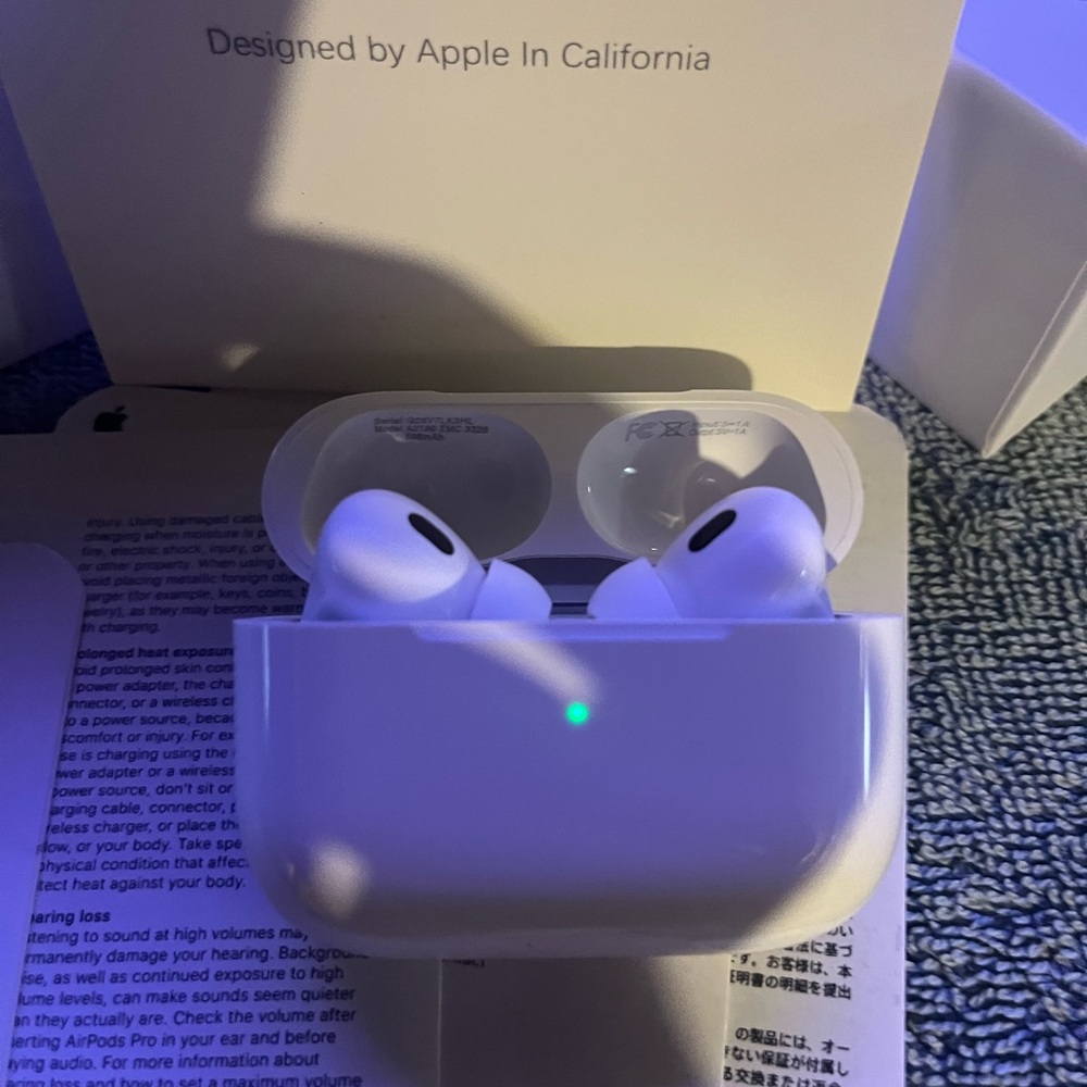 Apple AirPods Pro with White Charging Case - Picture 2 of 5
